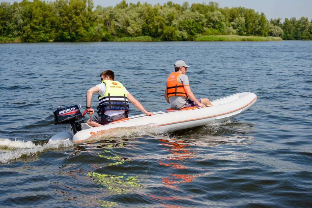 Canoe vs Kayak — what's the difference